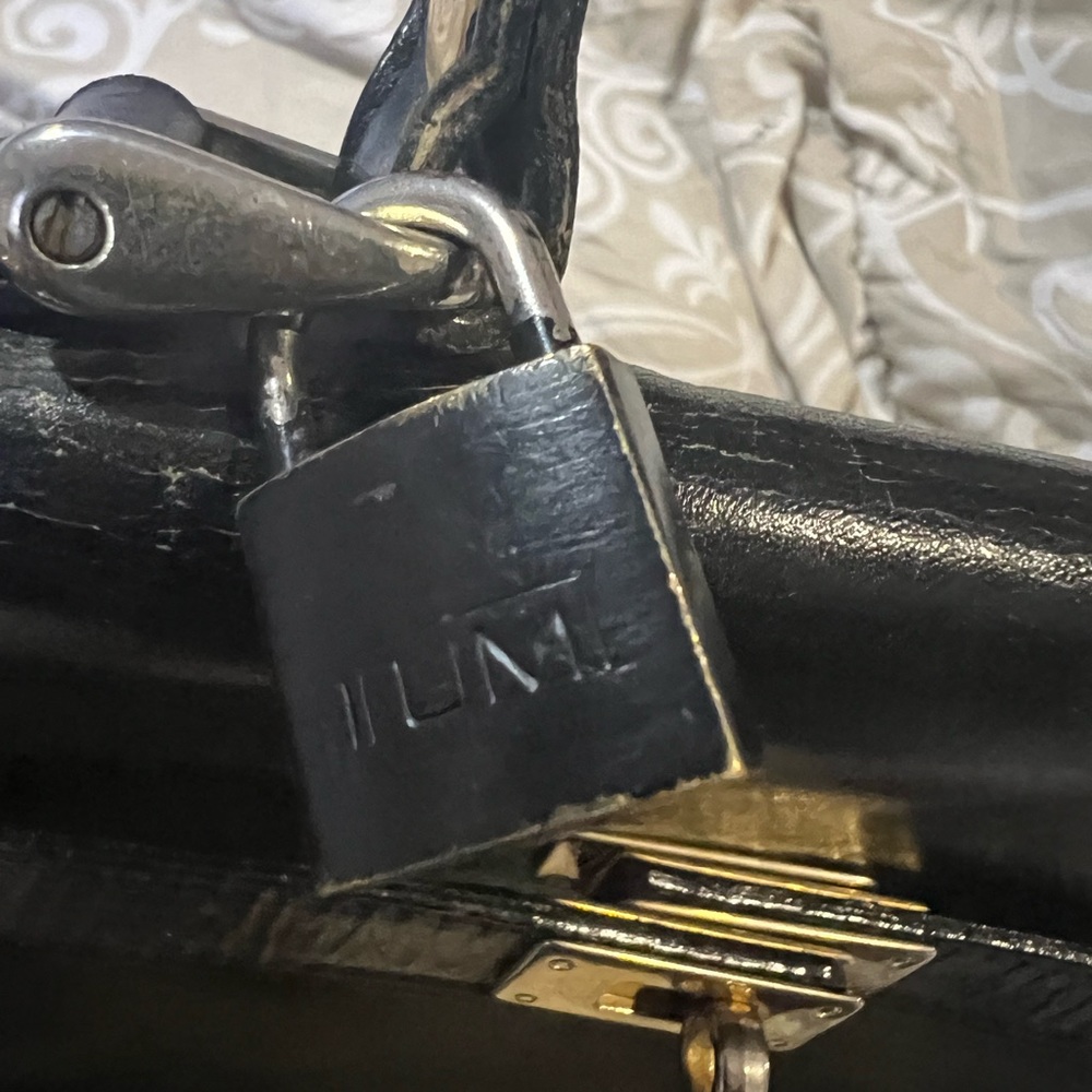 Tumi vintage black bag great condition